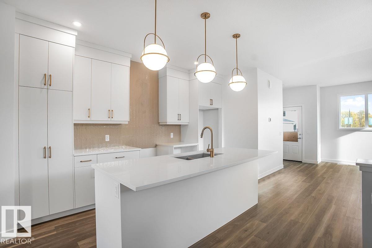 9125 Elves Lo Nw, Edmonton, Alberta  T6M 3G2 - Photo 2 - E4462566