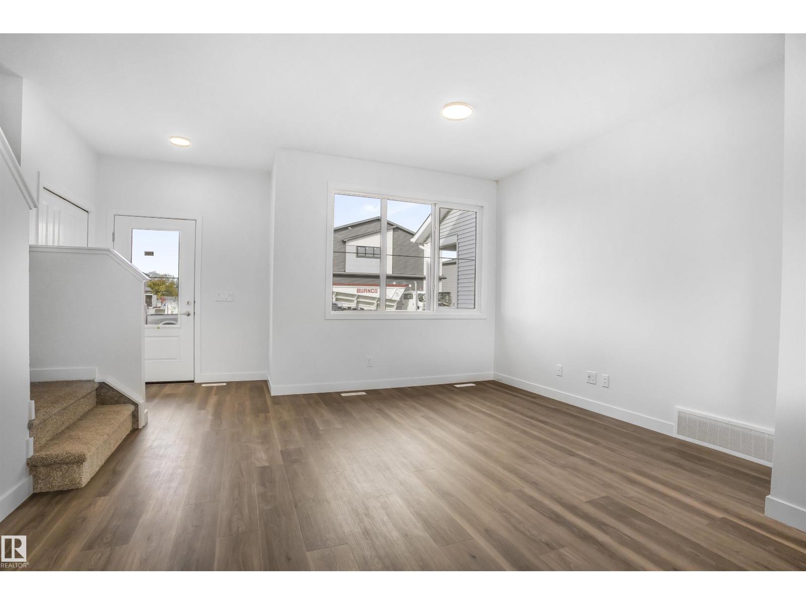 9125 Elves Lo Nw, Edmonton, Alberta  T6M 3G2 - Photo 4 - E4462566