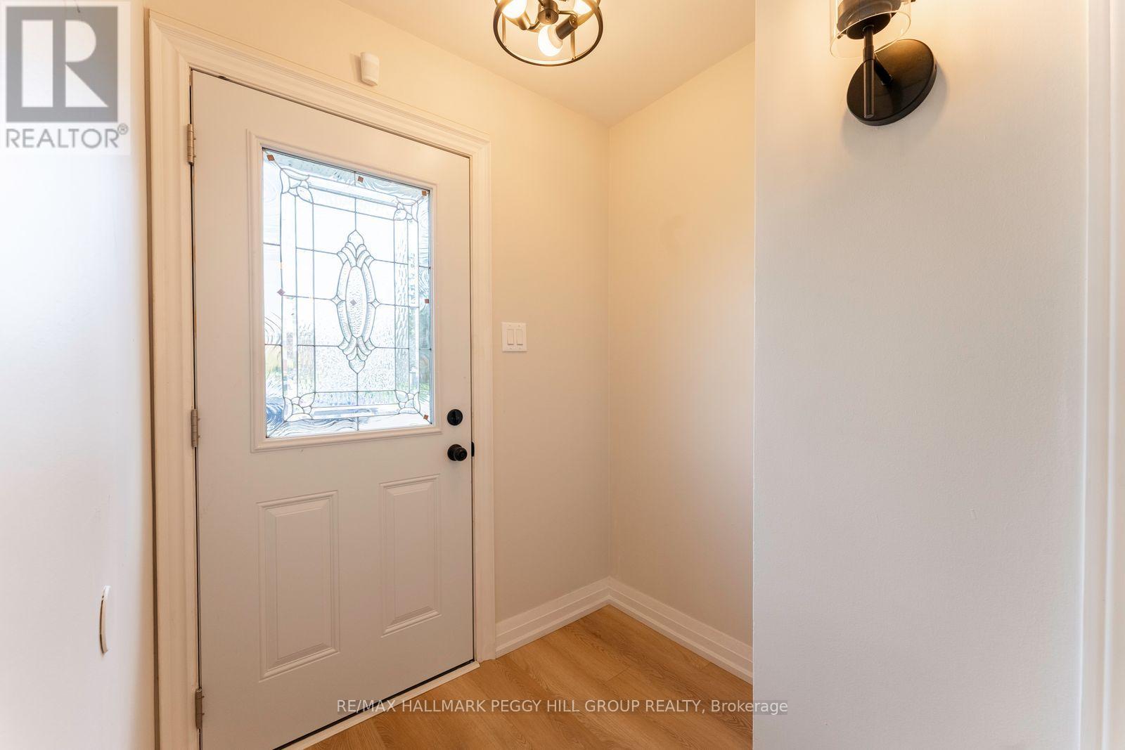 262 Duckworth Street, Barrie (Codrington), Ontario  L4M 3X2 - Photo 9 - S12466011
