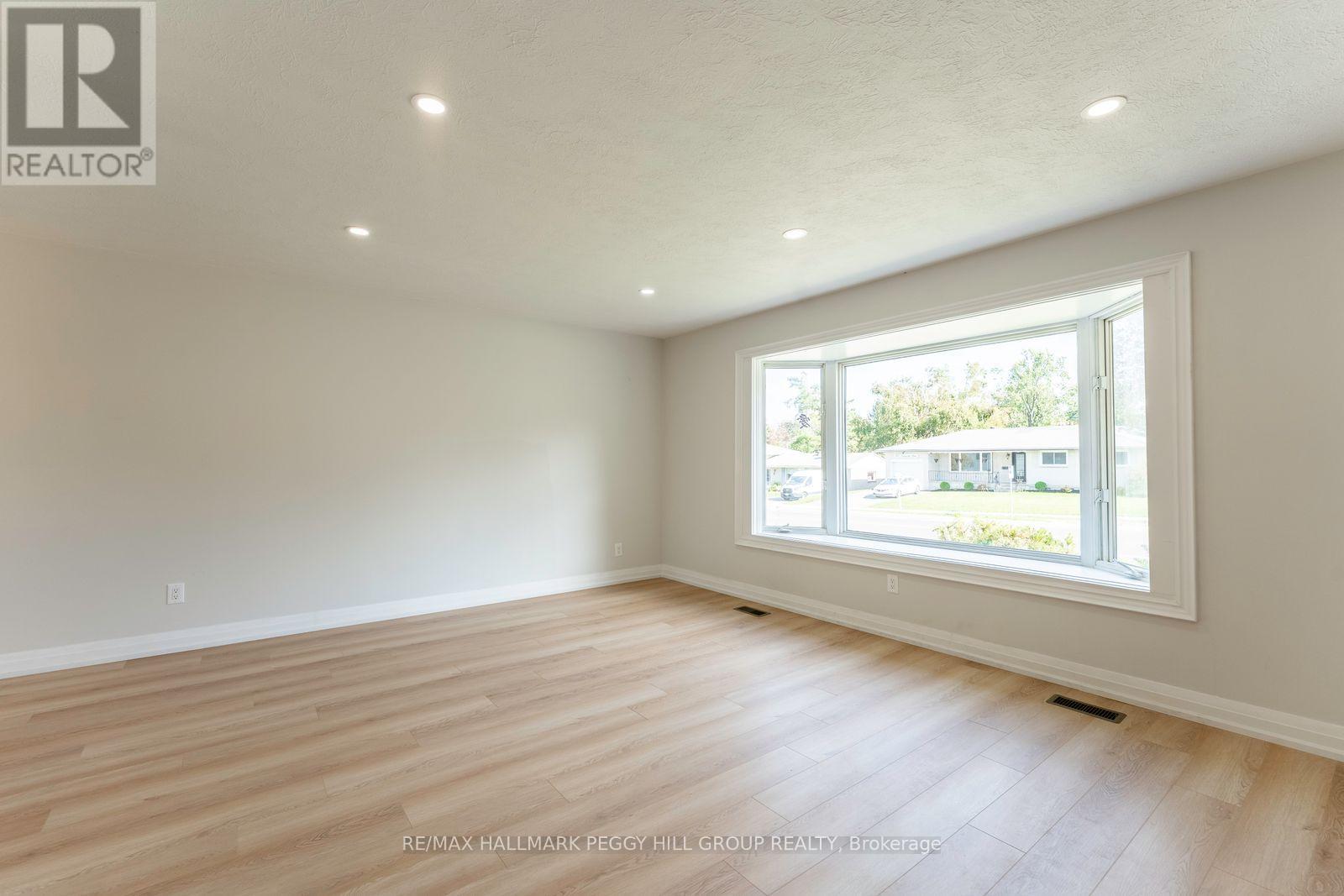 262 Duckworth Street, Barrie (Codrington), Ontario  L4M 3X2 - Photo 5 - S12466011
