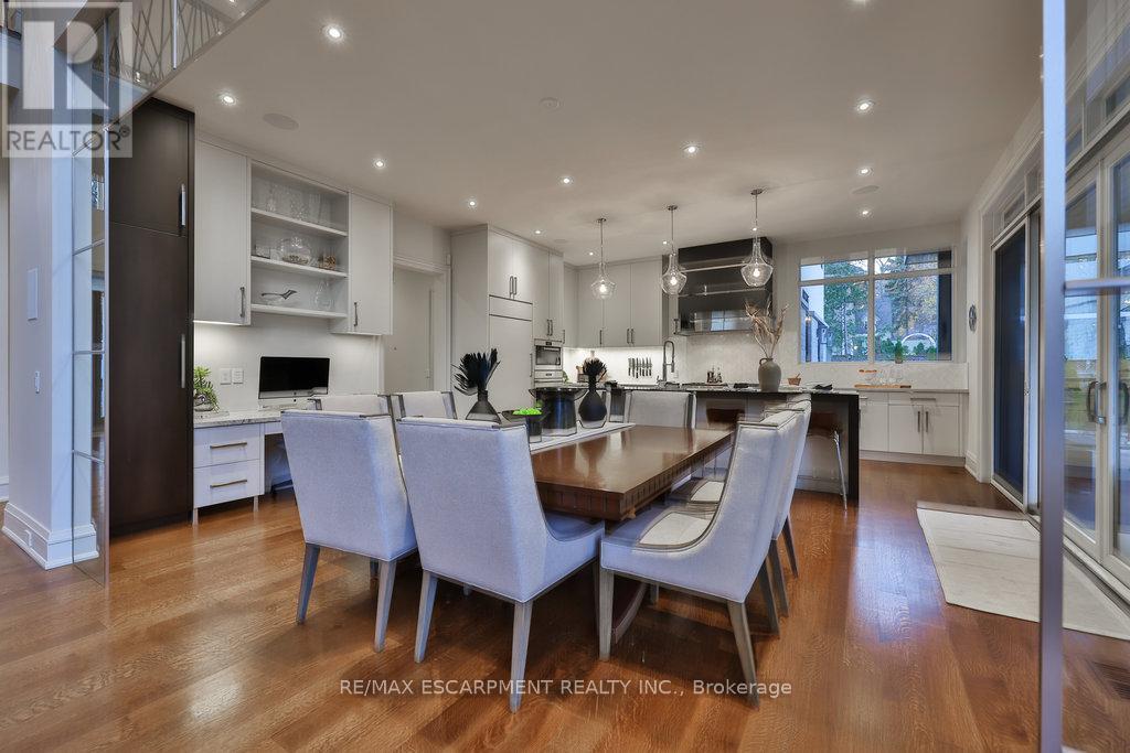 1293 Woodland Avenue, Mississauga, Ontario  L5G 2Y1 - Photo 11 - W12465987