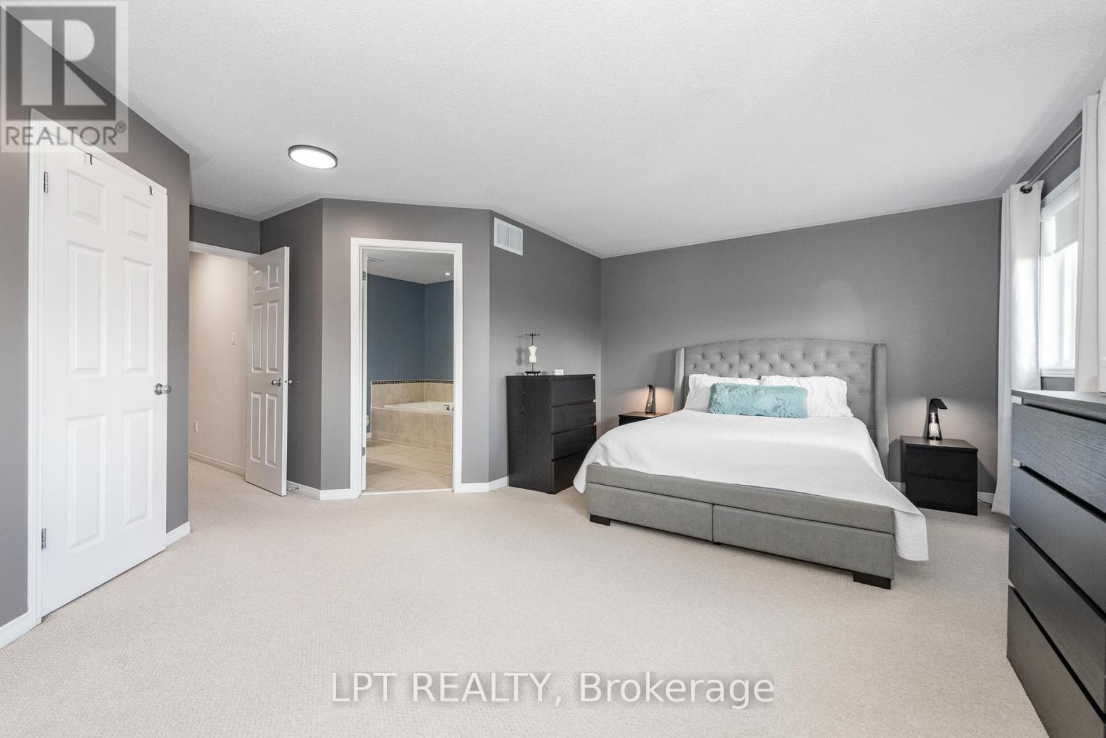 950 Torovin Private, Ottawa, Ontario  K1B 0A7 - Photo 13 - X12469192