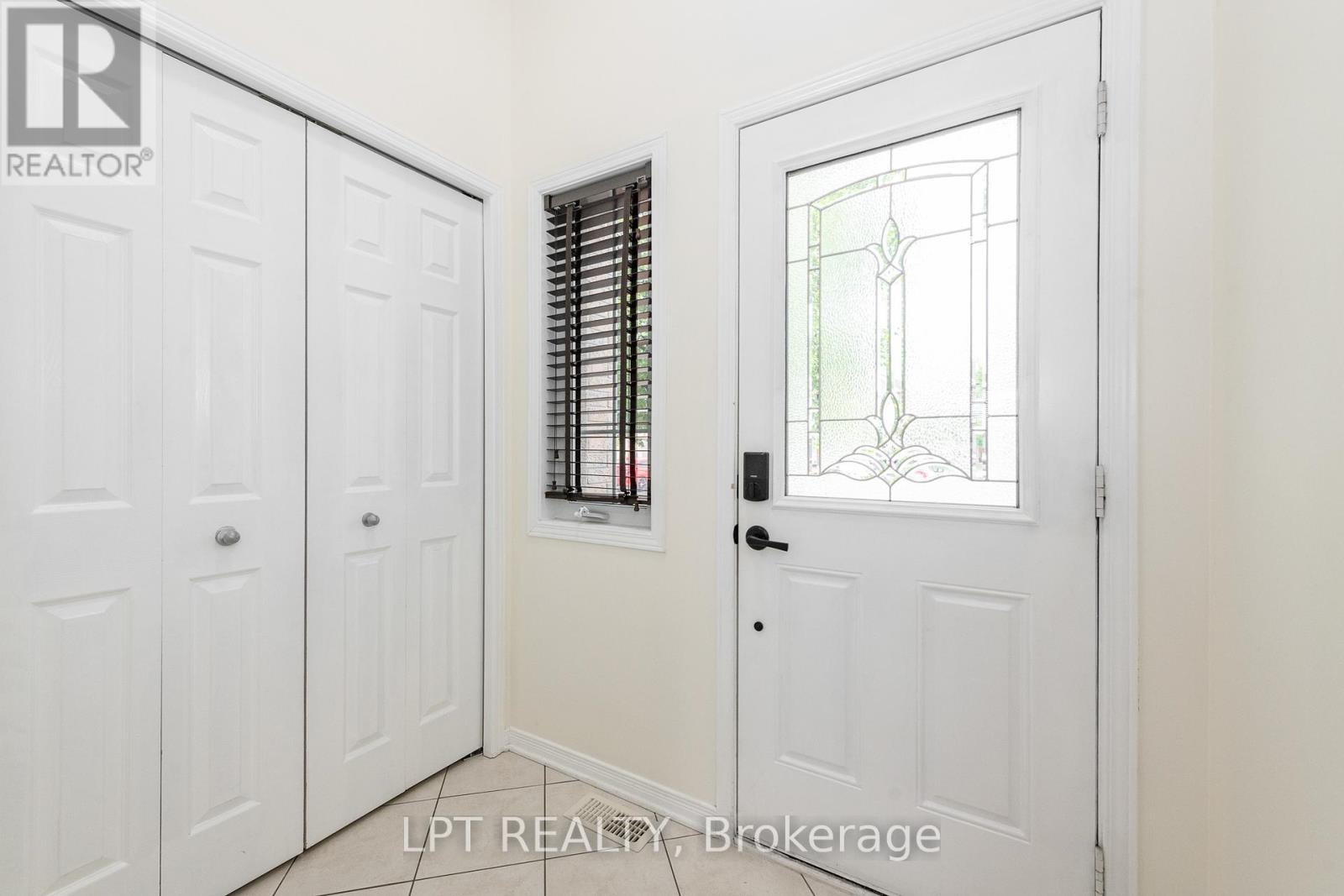 950 Torovin Private, Ottawa, Ontario  K1B 0A7 - Photo 2 - X12469192