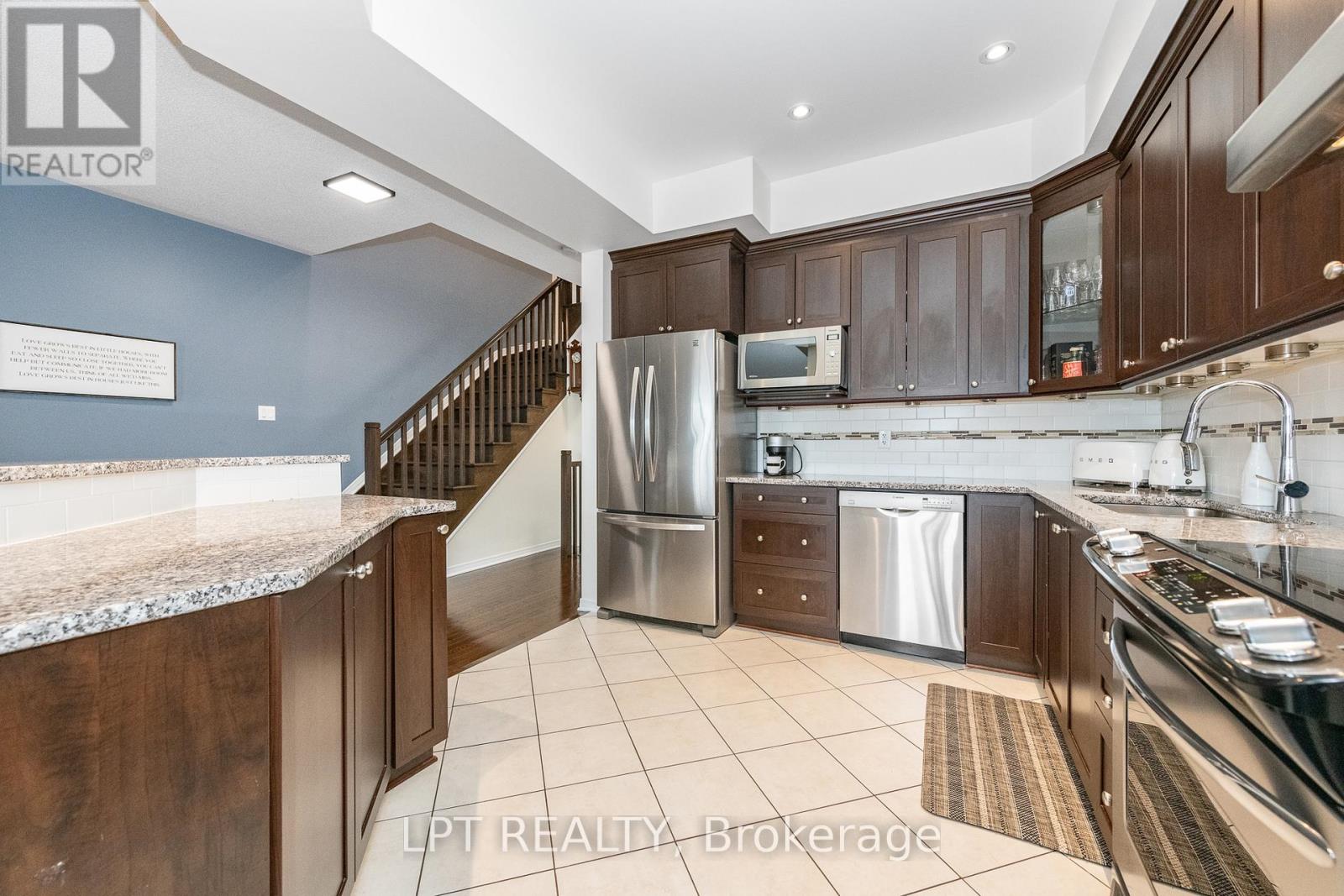950 Torovin Private, Ottawa, Ontario  K1B 0A7 - Photo 7 - X12469192