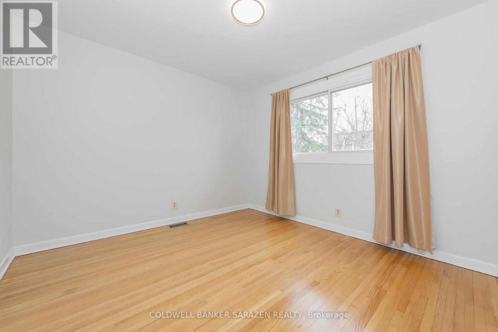 2707 Priscilla Street, Ottawa, Ontario  K2B 7E1 - Photo 4 - X12469200