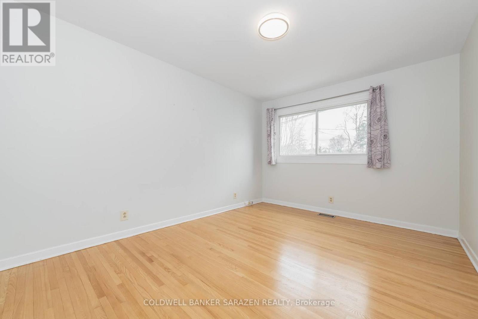 2707 Priscilla Street, Ottawa, Ontario  K2B 7E1 - Photo 7 - X12469200