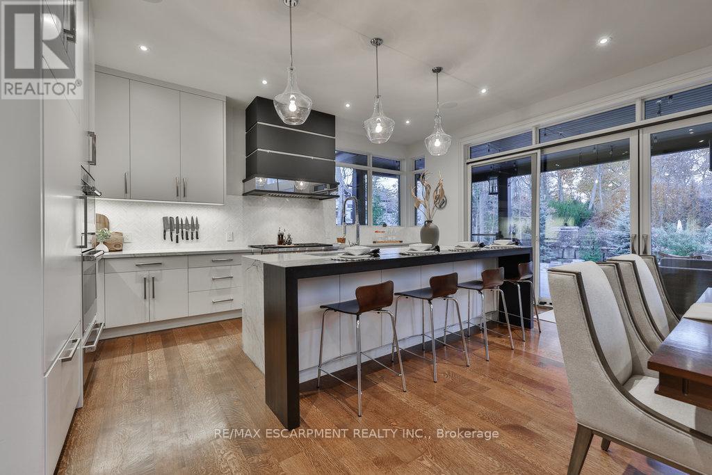 1293 Woodland Avenue, Mississauga, Ontario  L5G 2Y1 - Photo 13 - W12465987