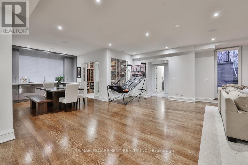 1293 Woodland Avenue, Mississauga, Ontario  L5G 2Y1 - Photo 35 - W12465987