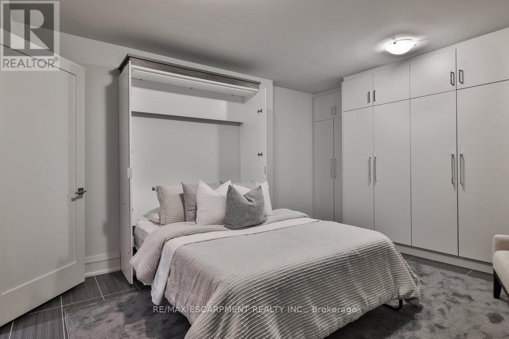 1293 Woodland Avenue, Mississauga, Ontario  L5G 2Y1 - Photo 36 - W12465987
