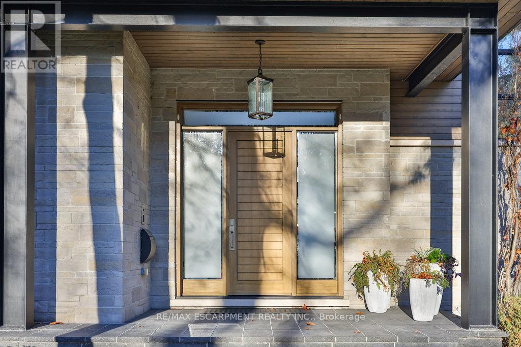 1293 Woodland Avenue, Mississauga, Ontario  L5G 2Y1 - Photo 3 - W12465987