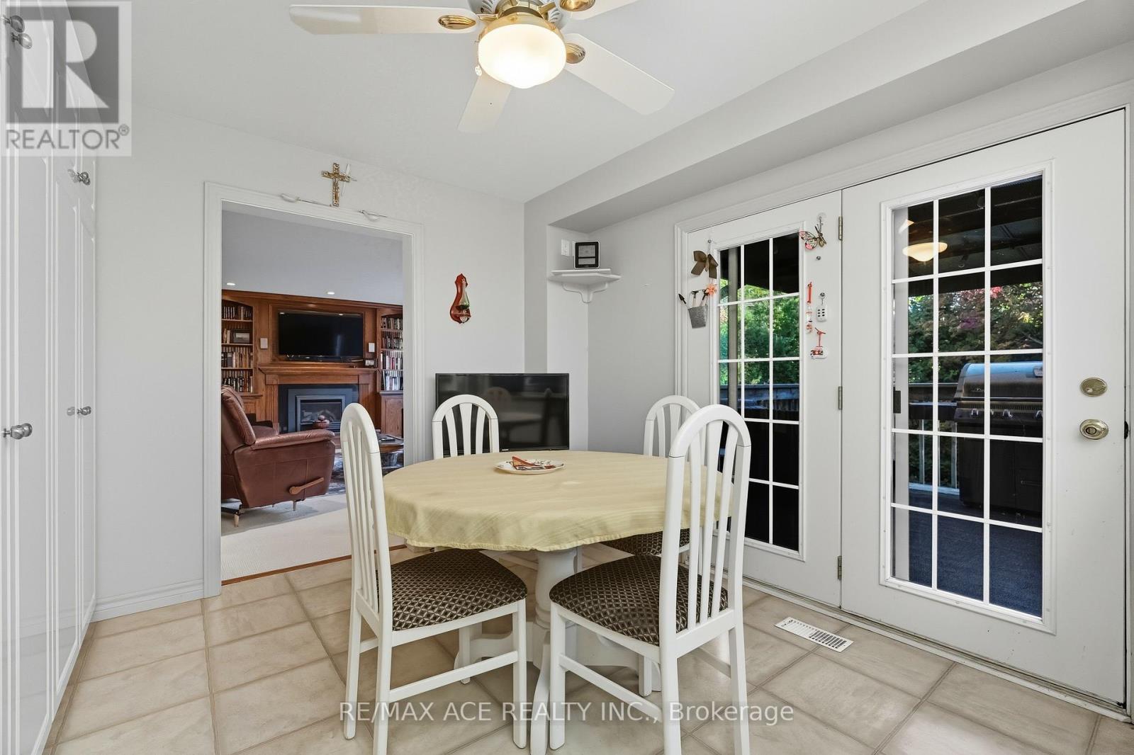 17 Black Willow Court, Richmond Hill, Ontario  L4E 2M7 - Photo 11 - N12469086