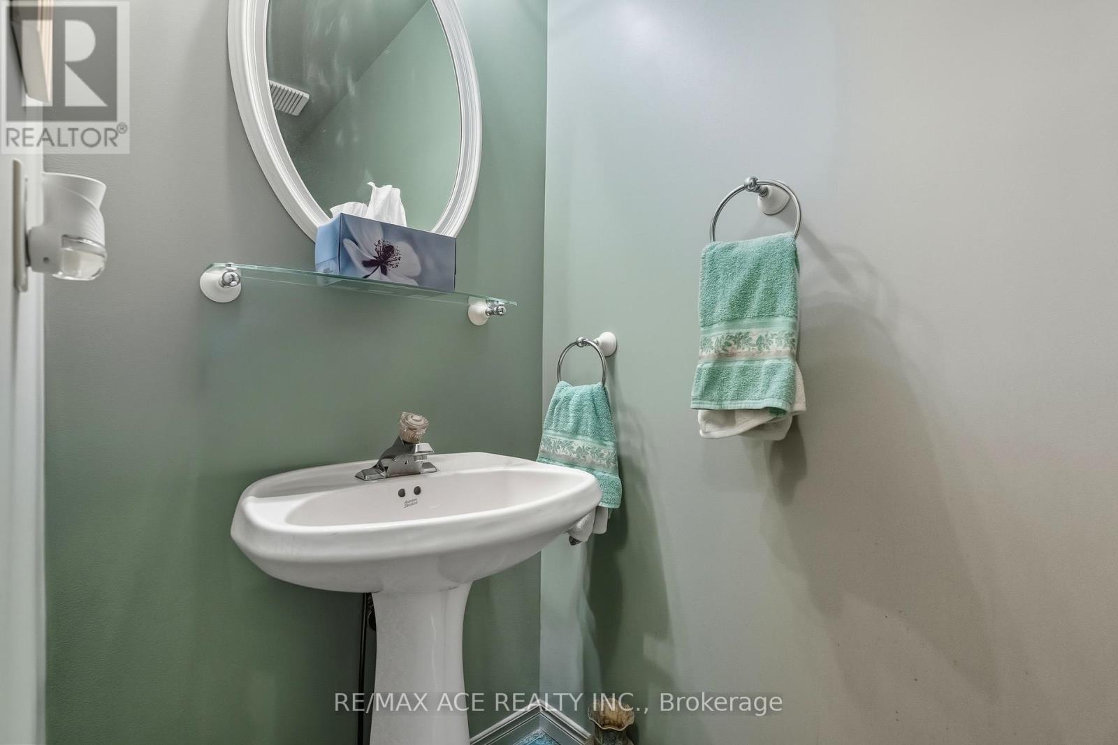 17 Black Willow Court, Richmond Hill, Ontario  L4E 2M7 - Photo 19 - N12469086