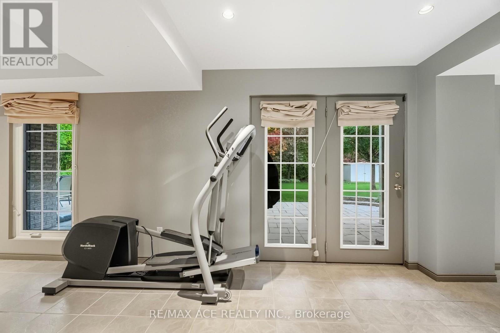 17 Black Willow Court, Richmond Hill, Ontario  L4E 2M7 - Photo 36 - N12469086
