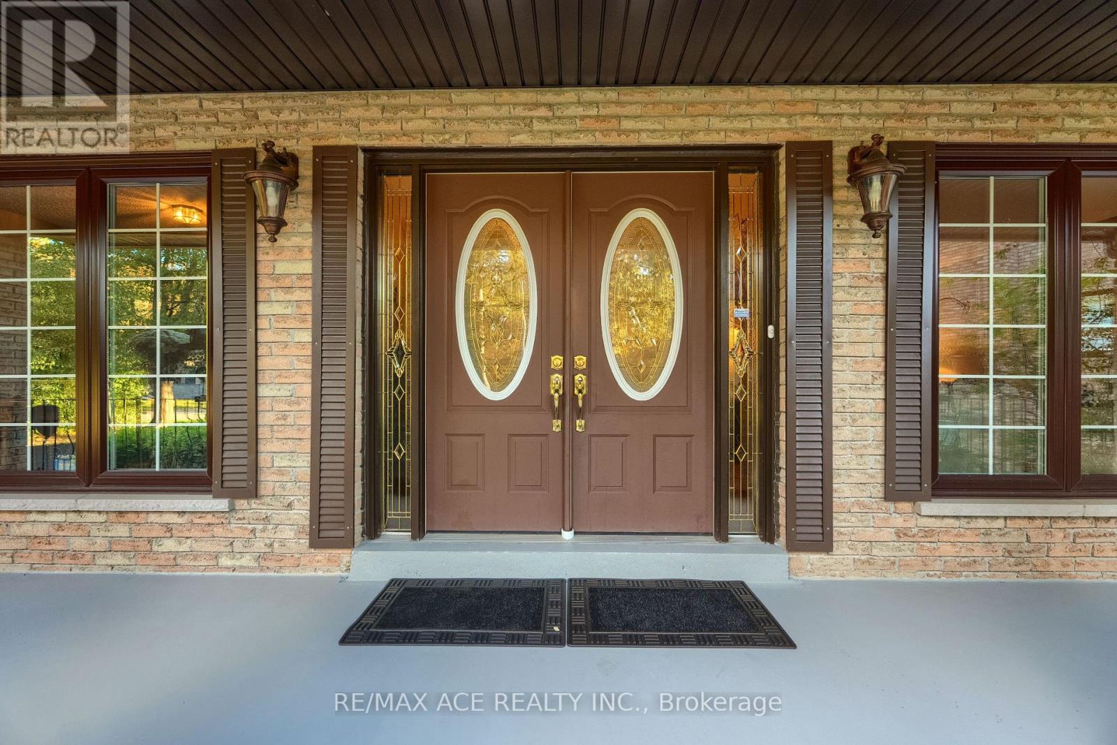 17 Black Willow Court, Richmond Hill, Ontario  L4E 2M7 - Photo 4 - N12469086
