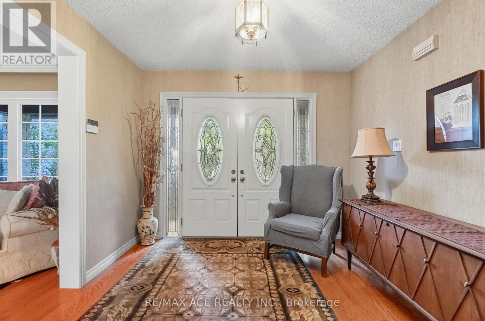 17 Black Willow Court, Richmond Hill, Ontario  L4E 2M7 - Photo 5 - N12469086