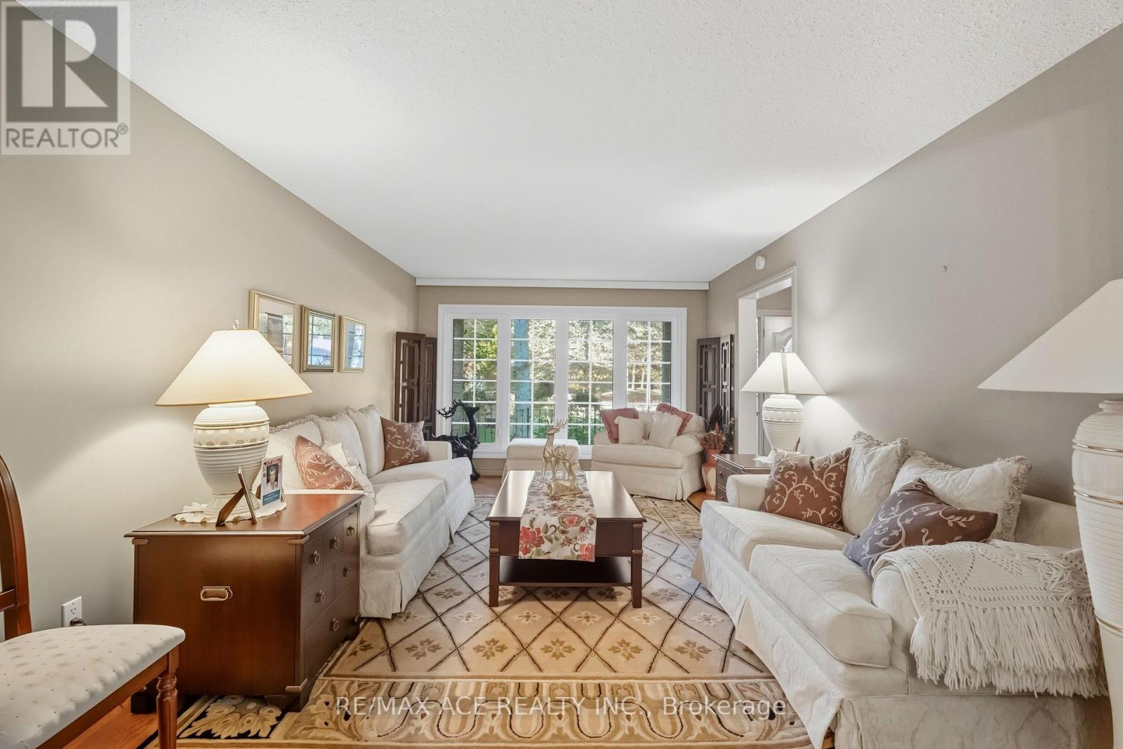 17 Black Willow Court, Richmond Hill, Ontario  L4E 2M7 - Photo 9 - N12469086