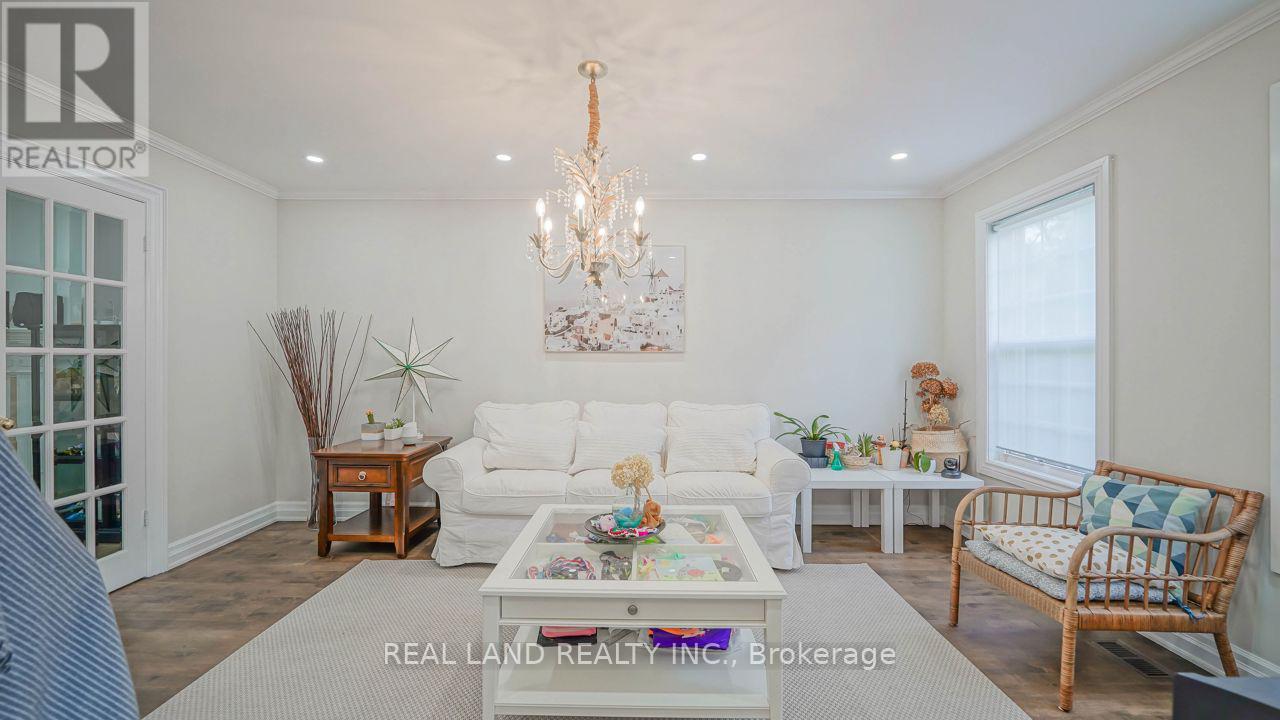 10 Timpson Drive, Aurora, Ontario  L4G 5K6 - Photo 10 - N12469106