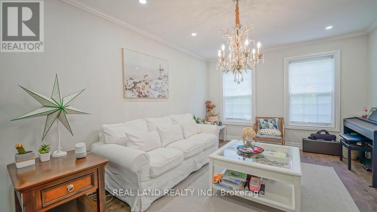 10 Timpson Drive, Aurora, Ontario  L4G 5K6 - Photo 12 - N12469106