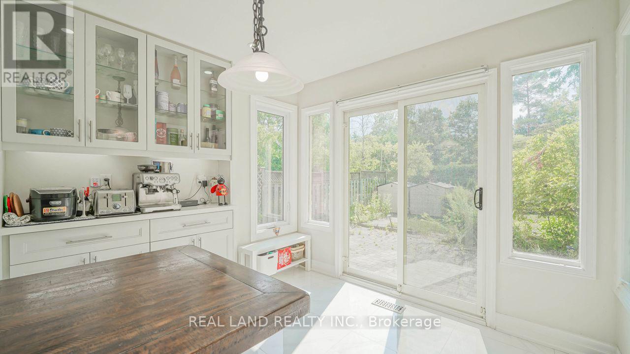 10 Timpson Drive, Aurora, Ontario  L4G 5K6 - Photo 18 - N12469106