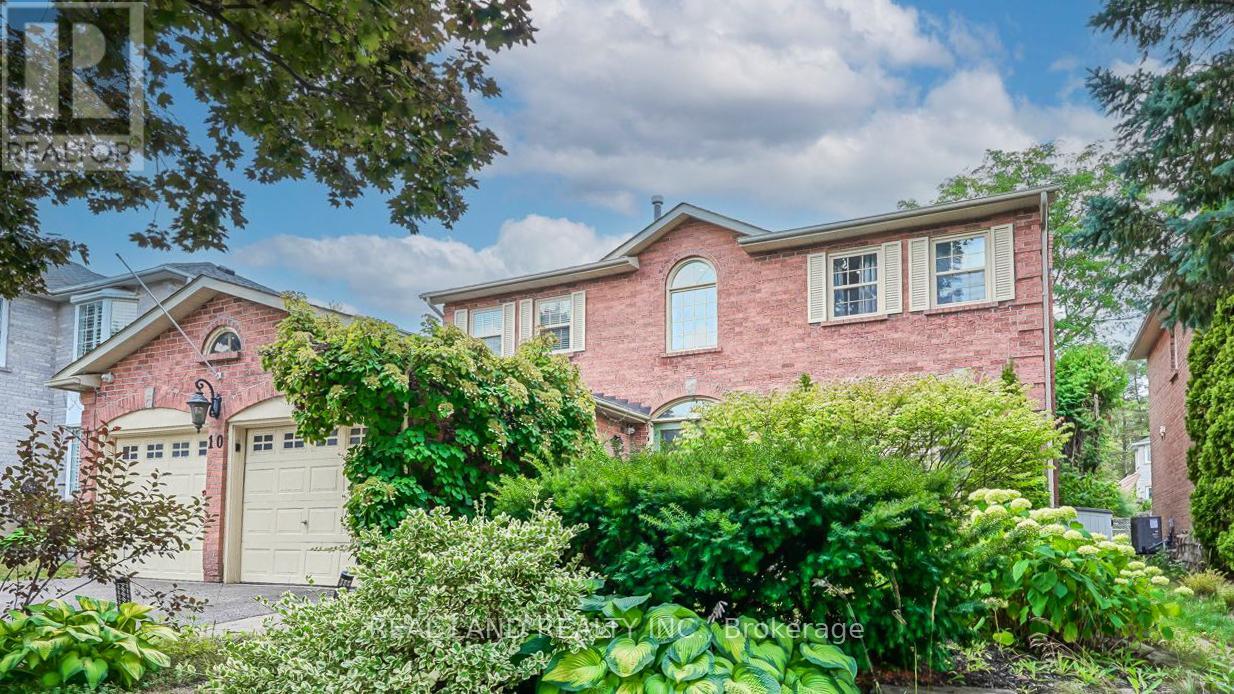 10 Timpson Drive, Aurora, Ontario  L4G 5K6 - Photo 2 - N12469106