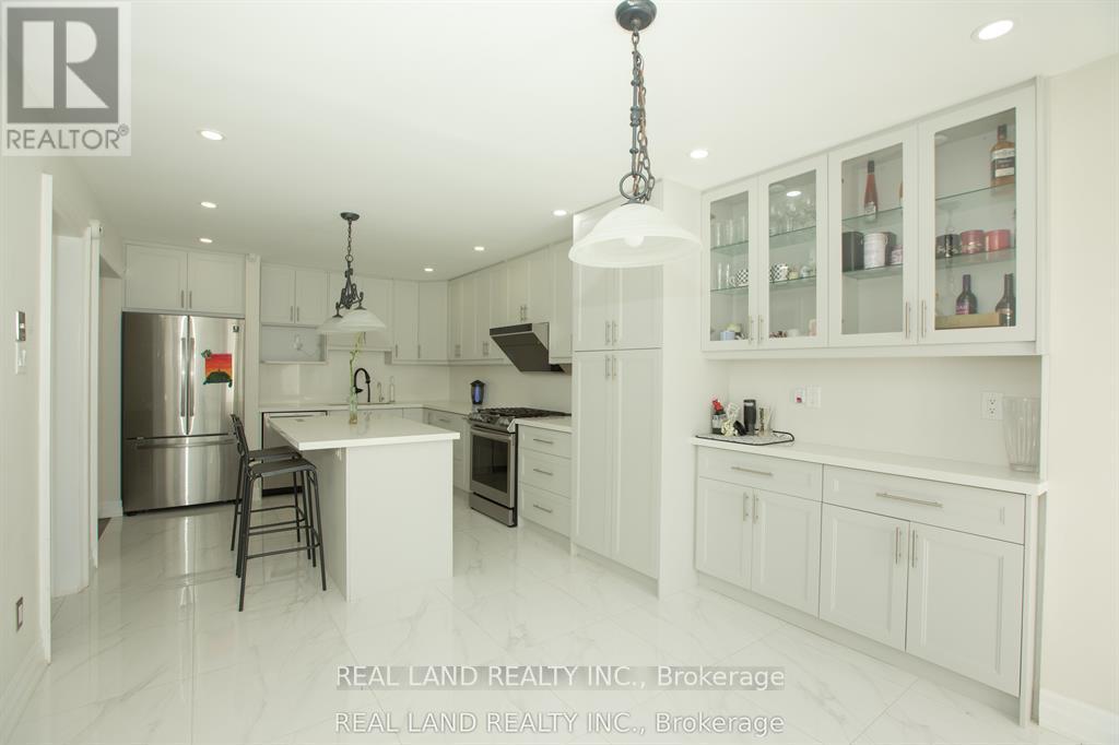 10 Timpson Drive, Aurora, Ontario  L4G 5K6 - Photo 20 - N12469106