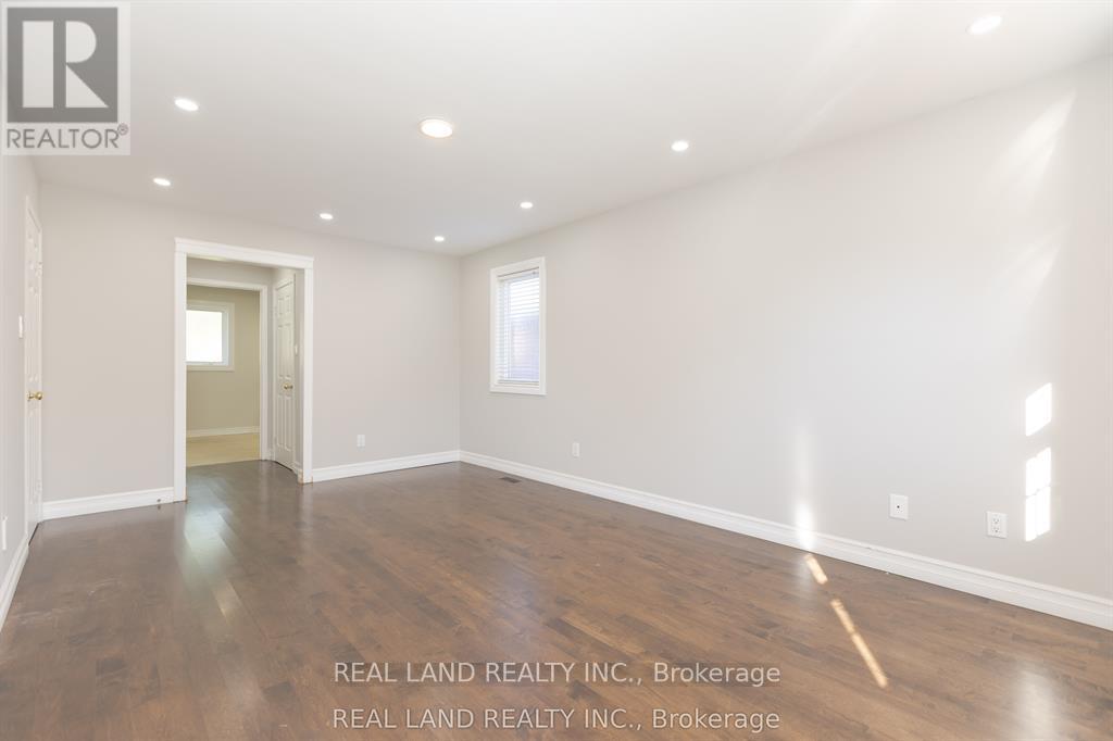 10 Timpson Drive, Aurora, Ontario  L4G 5K6 - Photo 22 - N12469106