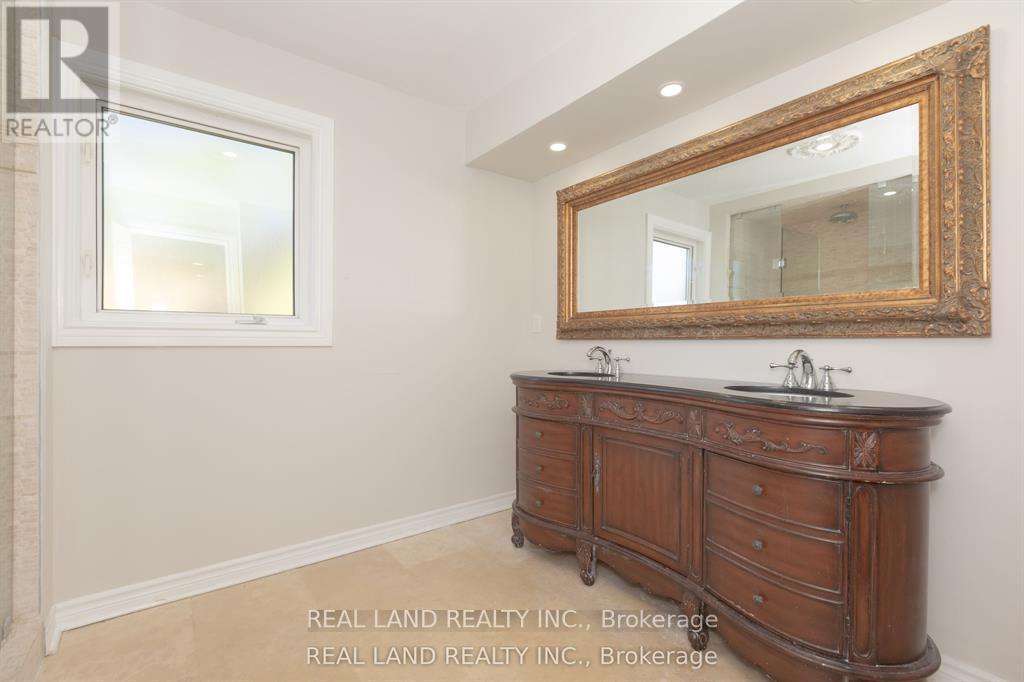 10 Timpson Drive, Aurora, Ontario  L4G 5K6 - Photo 23 - N12469106