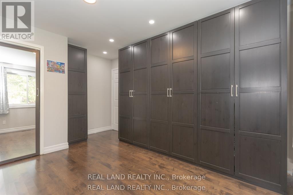 10 Timpson Drive, Aurora, Ontario  L4G 5K6 - Photo 26 - N12469106