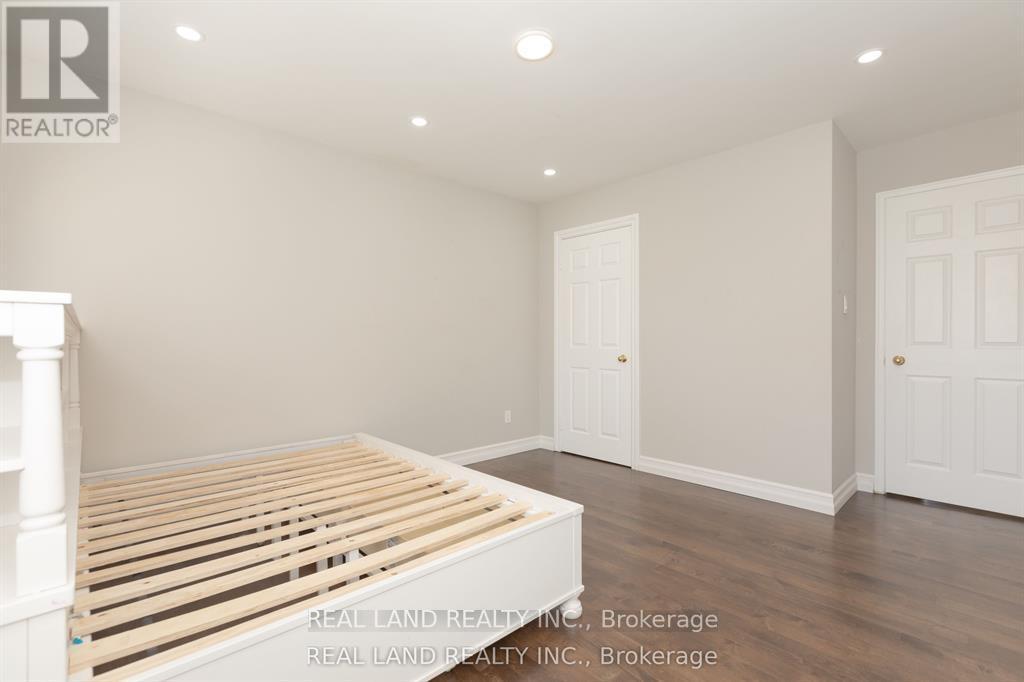 10 Timpson Drive, Aurora, Ontario  L4G 5K6 - Photo 32 - N12469106