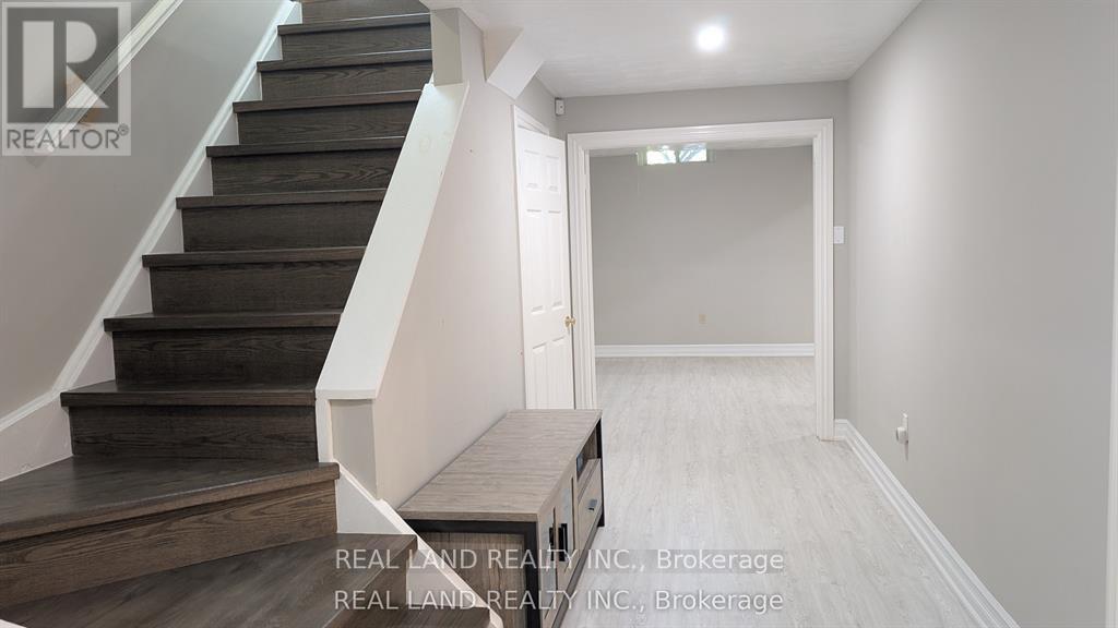 10 Timpson Drive, Aurora, Ontario  L4G 5K6 - Photo 33 - N12469106