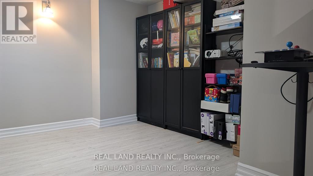 10 Timpson Drive, Aurora, Ontario  L4G 5K6 - Photo 36 - N12469106