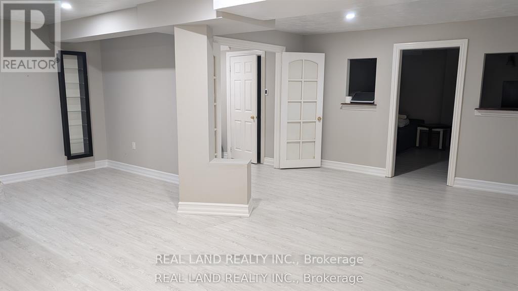 10 Timpson Drive, Aurora, Ontario  L4G 5K6 - Photo 38 - N12469106