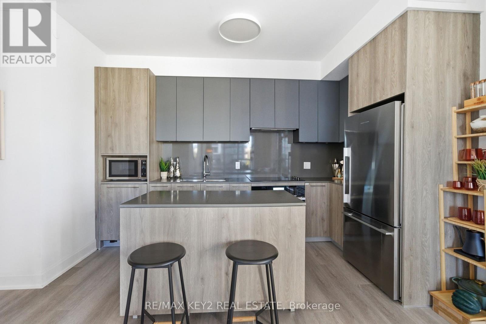 601 - 38 Water Walk Drive, Markham, Ontario  L3R 6M8 - Photo 6 - N12469115