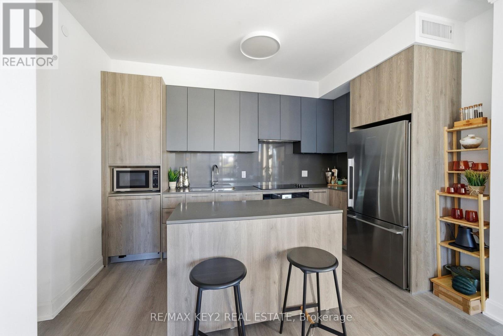 601 - 38 Water Walk Drive, Markham, Ontario  L3R 6M8 - Photo 7 - N12469115