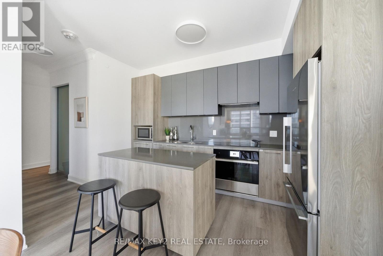 601 - 38 Water Walk Drive, Markham, Ontario  L3R 6M8 - Photo 8 - N12469115