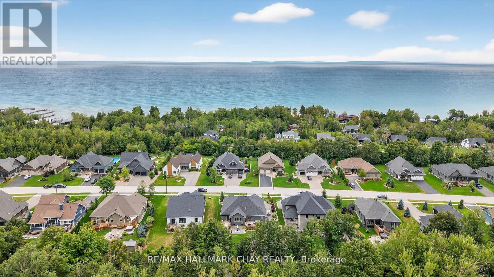 127 High Bluff Lane, Blue Mountains, Ontario  N0H 2P0 - Photo 4 - X12468536