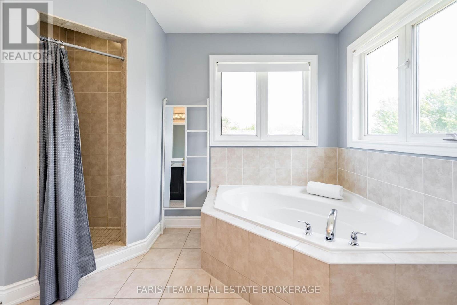 53 Christy Drive, Wasaga Beach, Ontario  L9Z 0E5 - Photo 19 - S12469111