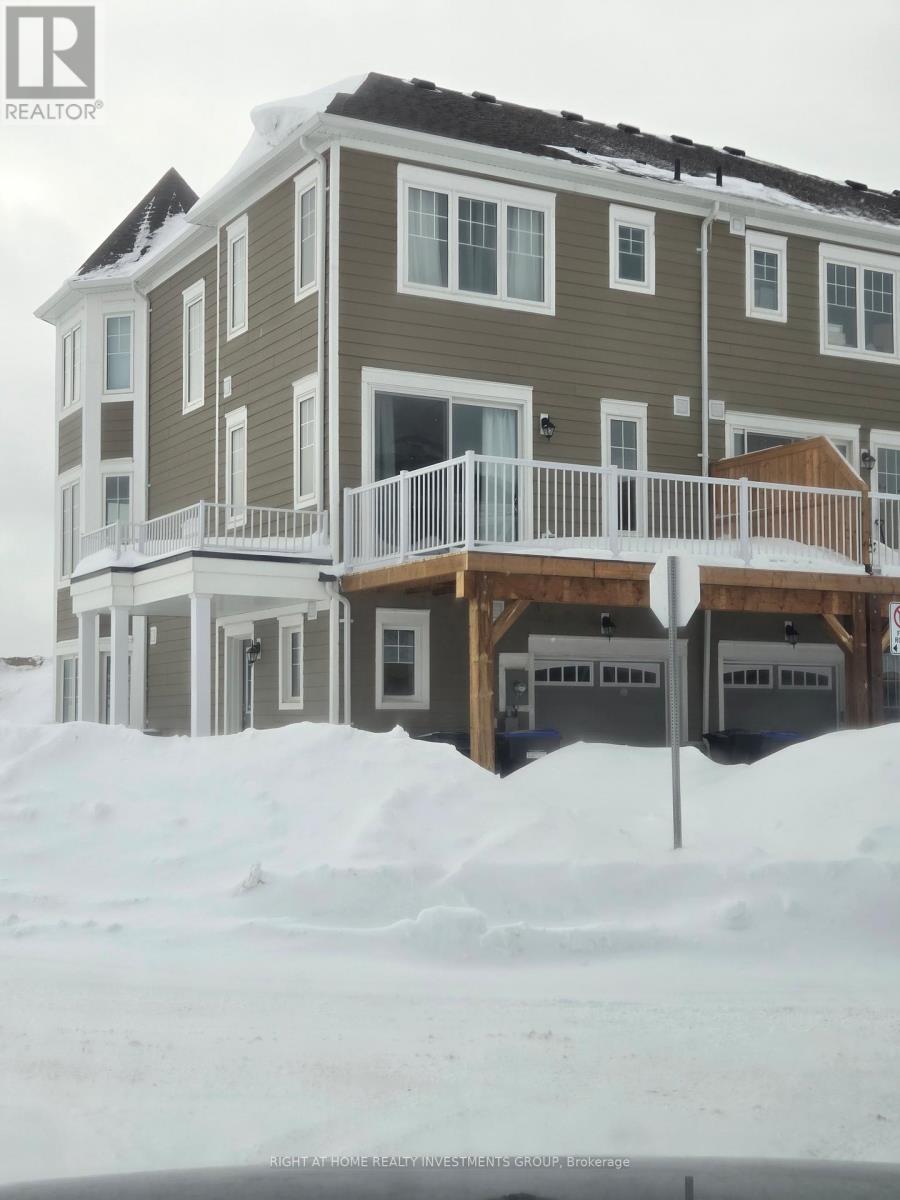 83 Shelburne Avenue, Wasaga Beach, Ontario  L9Z 0L2 - Photo 2 - S12469130