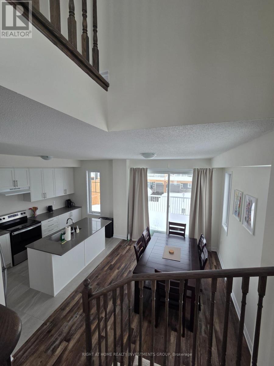 83 Shelburne Avenue, Wasaga Beach, Ontario  L9Z 0L2 - Photo 3 - S12469130