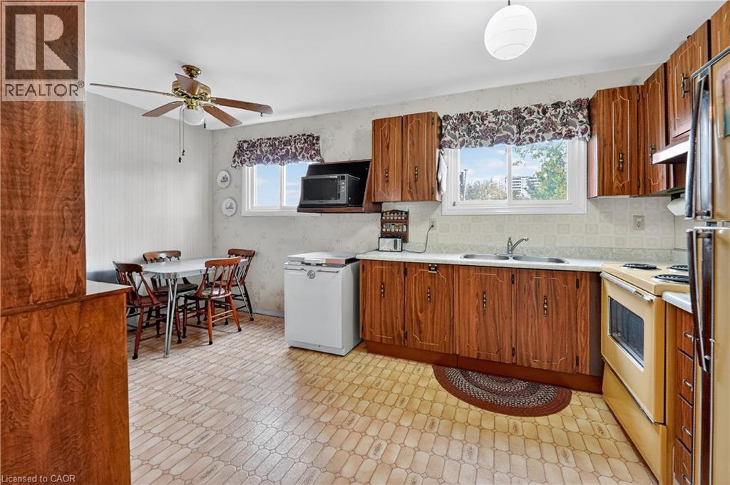 34 Bow Valley Drive Unit# 1, Stoney Creek, Ontario  L8E 3L4 - Photo 10 - 40779482
