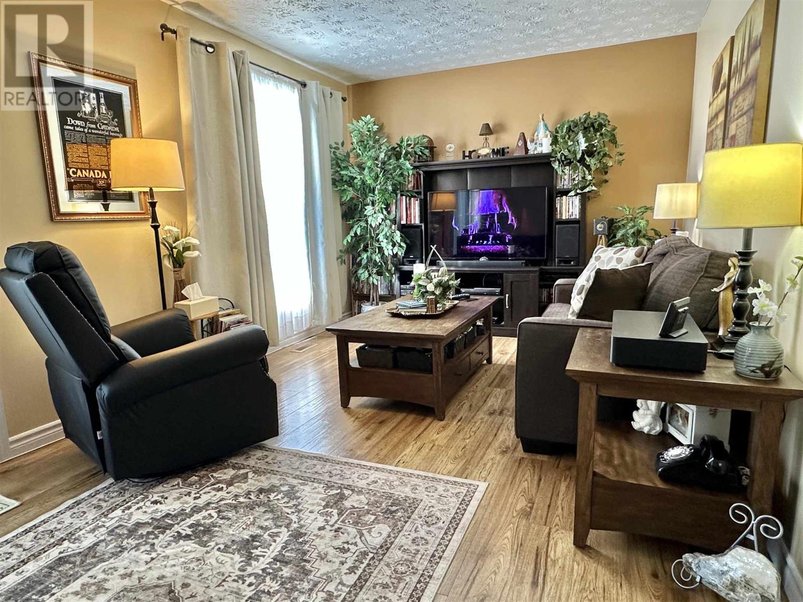 1 Gauthier Pl, Elliot Lake, Ontario  P5A 3M1 - Photo 3 - SM252616