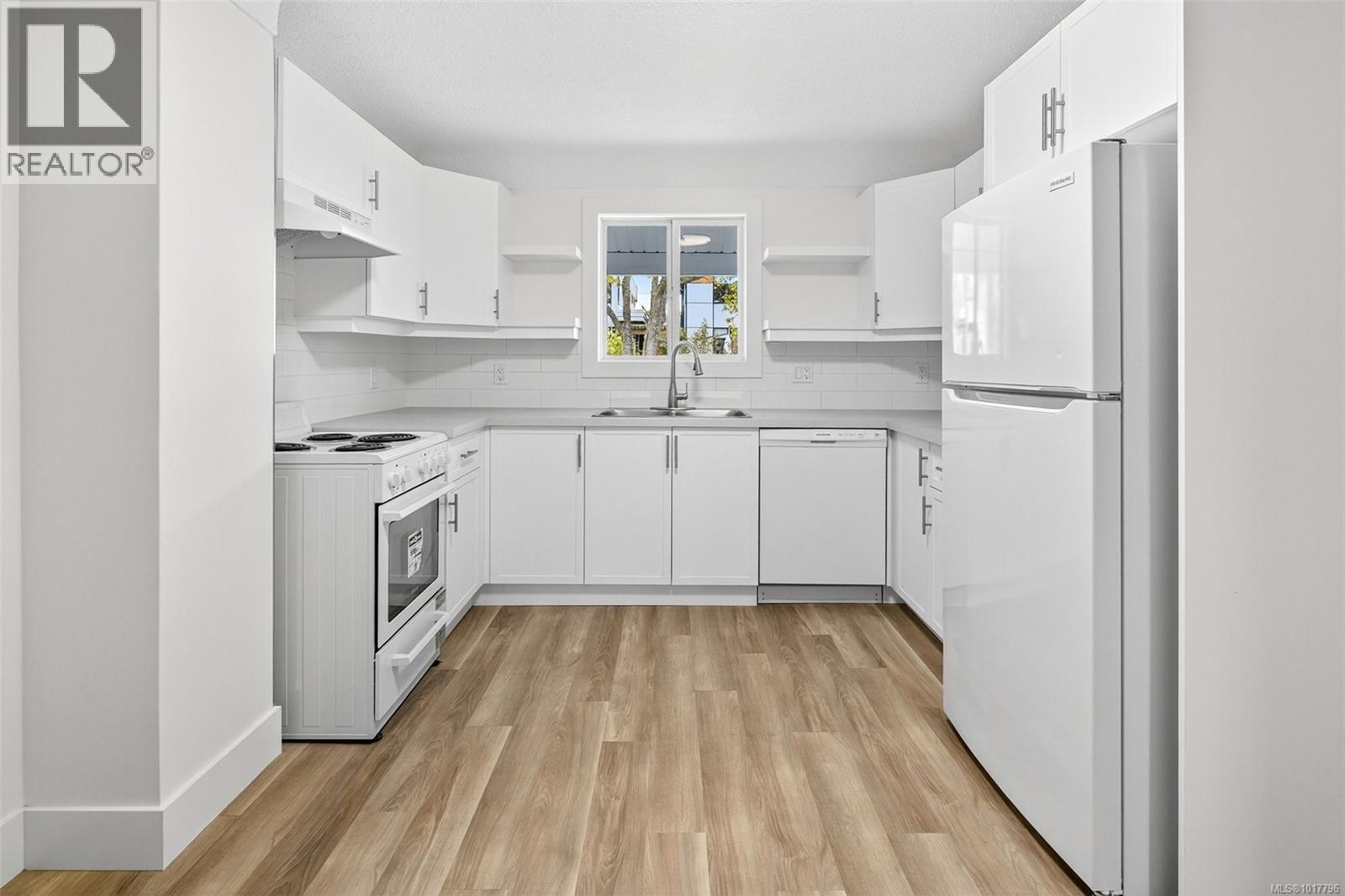 9617 Fourth St, Sidney, British Columbia  V8L 2Y5 - Photo 12 - 1017796