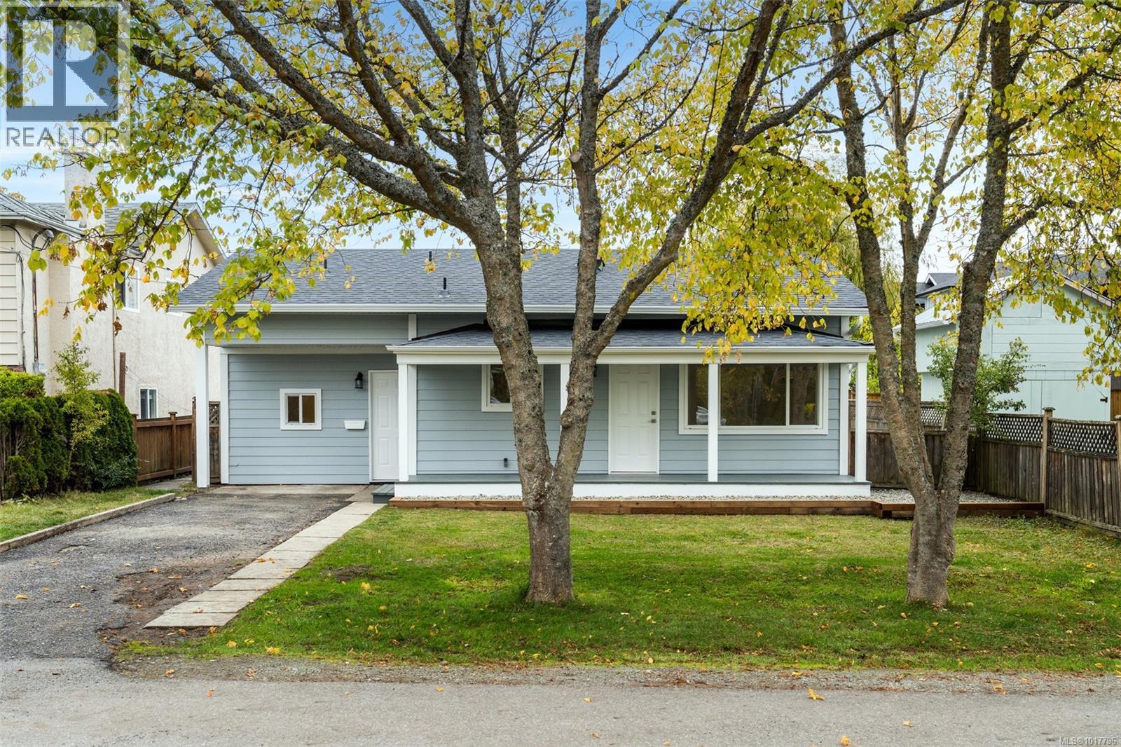 9617 Fourth St, Sidney, British Columbia  V8L 2Y5 - Photo 3 - 1017796