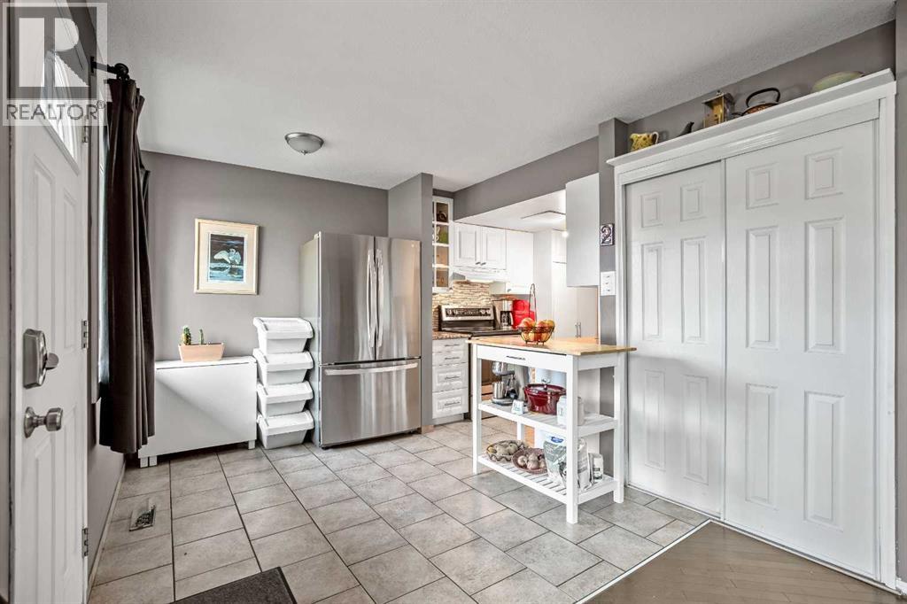 2, 1055 72 Avenue Nw, Calgary, Alberta  T2K 5S4 - Photo 5 - A2264496