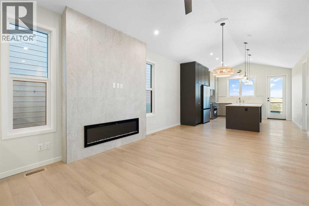 147 Marmot Grove Nw, Calgary, Alberta  T3R 2G4 - Photo 9 - A2264896
