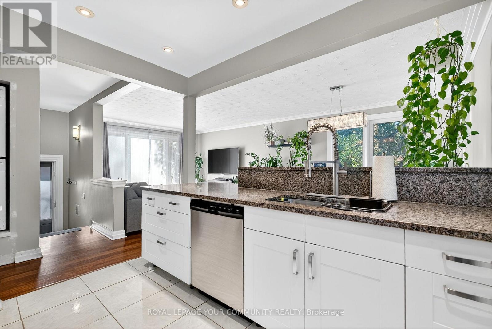 67 Monkswood Crescent, Newmarket, Ontario  L3Y 2J9 - Photo 15 - N12446292