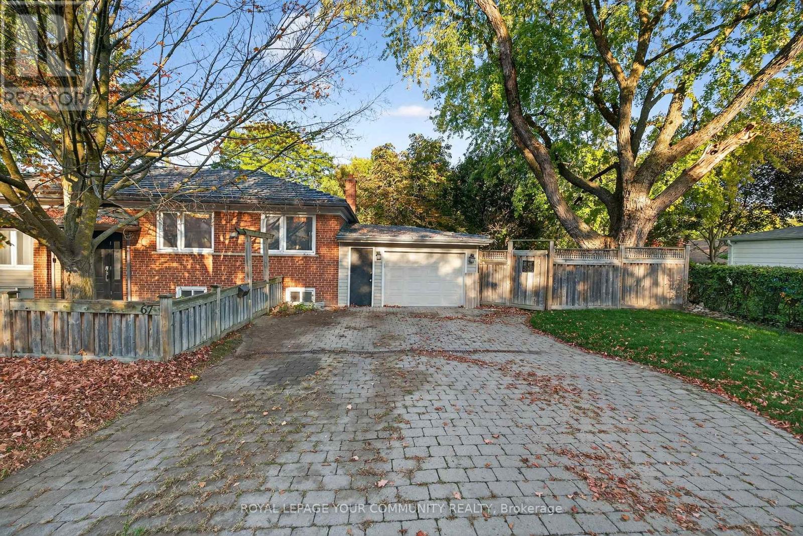 67 Monkswood Crescent, Newmarket, Ontario  L3Y 2J9 - Photo 2 - N12446292