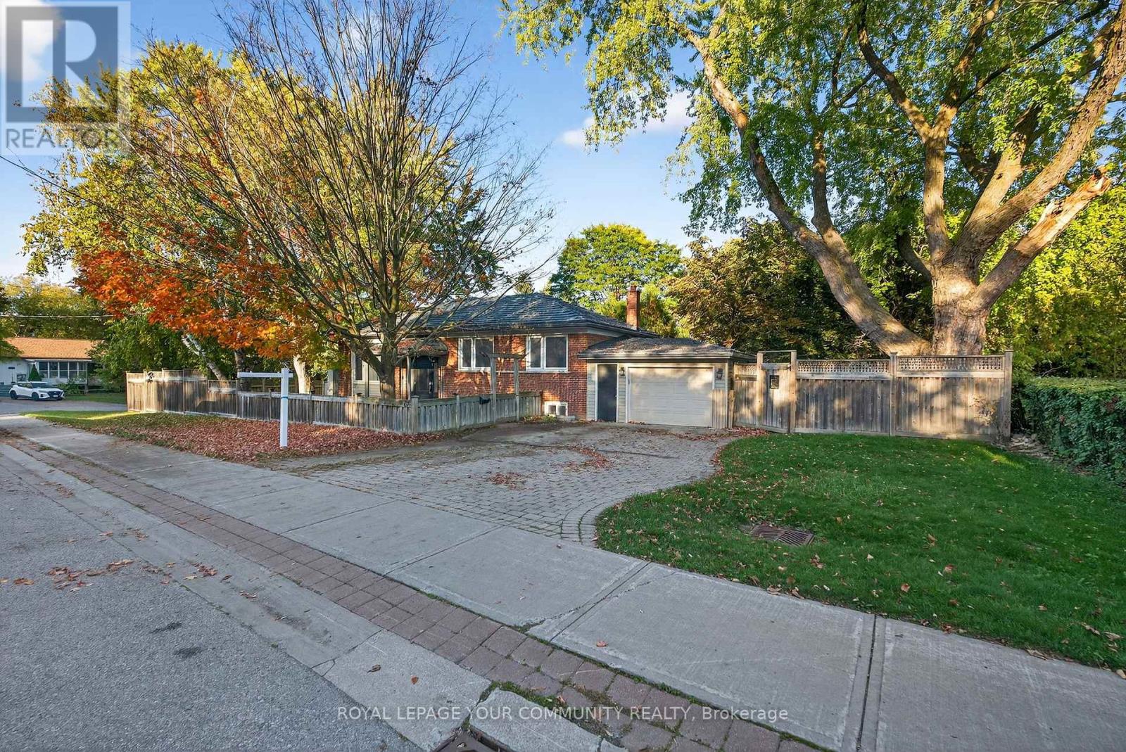 67 Monkswood Crescent, Newmarket, Ontario  L3Y 2J9 - Photo 3 - N12446292
