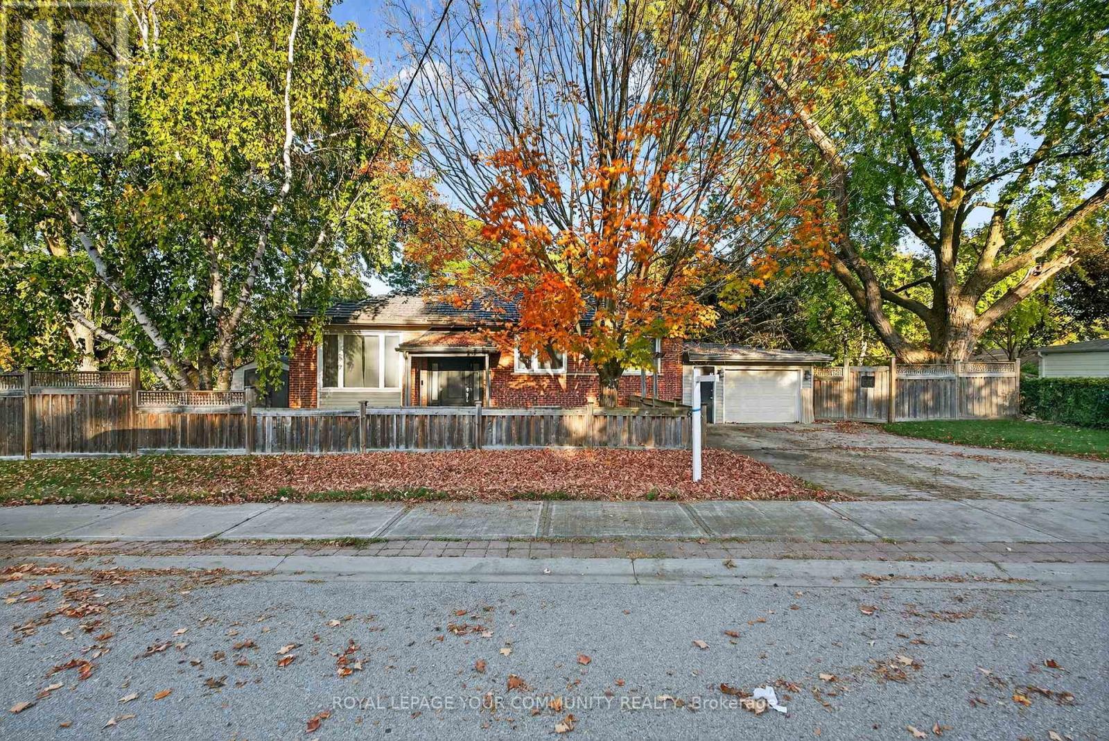 67 Monkswood Crescent, Newmarket, Ontario  L3Y 2J9 - Photo 4 - N12446292