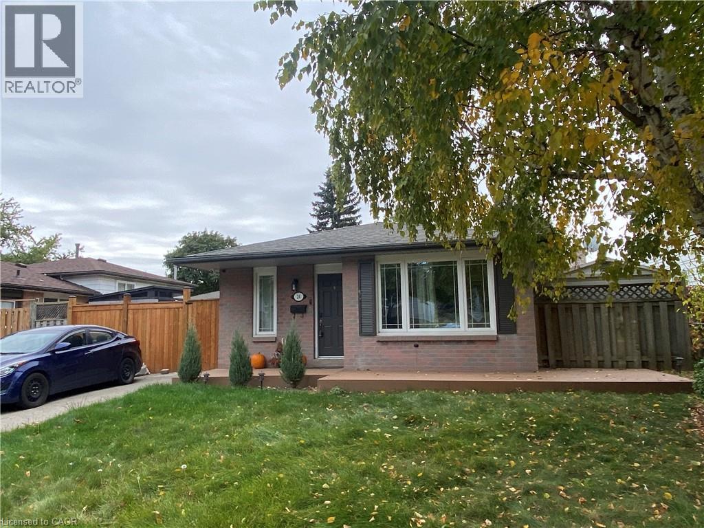 24 QUEENSLEA Drive, Hamilton, Ontario